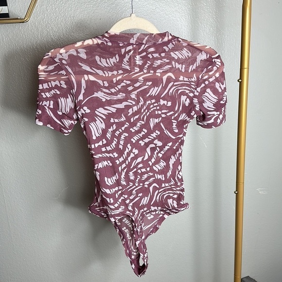 Skims Summer Mesh T-Shirt Body Suit Raspberry Swirl Size Medium NWT SOLDOUT - Picture 8 of 8